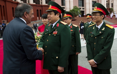 149909-VN_Panetta_PQThanh_Welcome_AP_060412_400