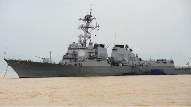 151027071954_cn_uss_lassen_da_nang_