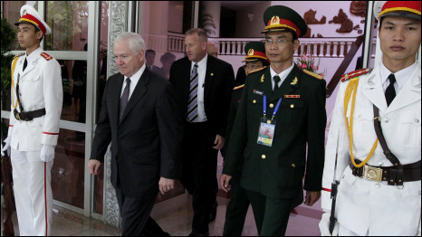 101011080229_robert_gates_466x262_nocredit