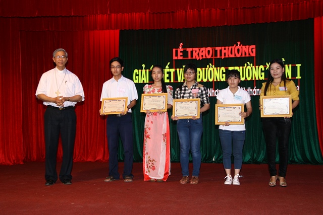 Giai_viet_van_DT-1._Jpg